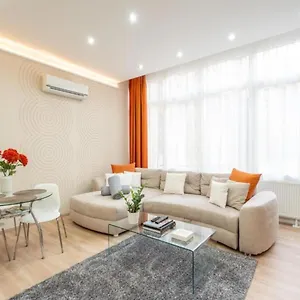 Modern, Quiet & Cozy In The Middle Of Downtown Near Danube At Fashion Street , Budapest Hungría